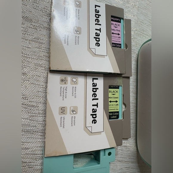 Cute blue and white portable label maker - Picture 2 of 6